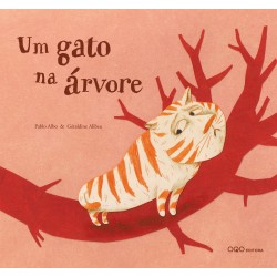 Um gato na árvore Um gato na árvore